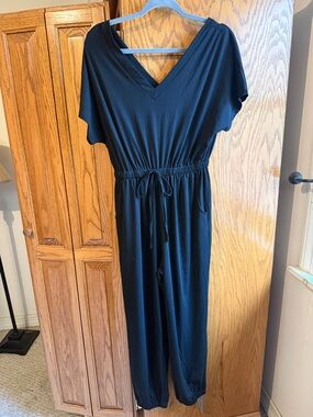 Cupshe Black V-Neck Jumpsuit